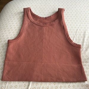 BDG by Urban Outfitters ribbed peach workout style fitted top 💗⚡️✨